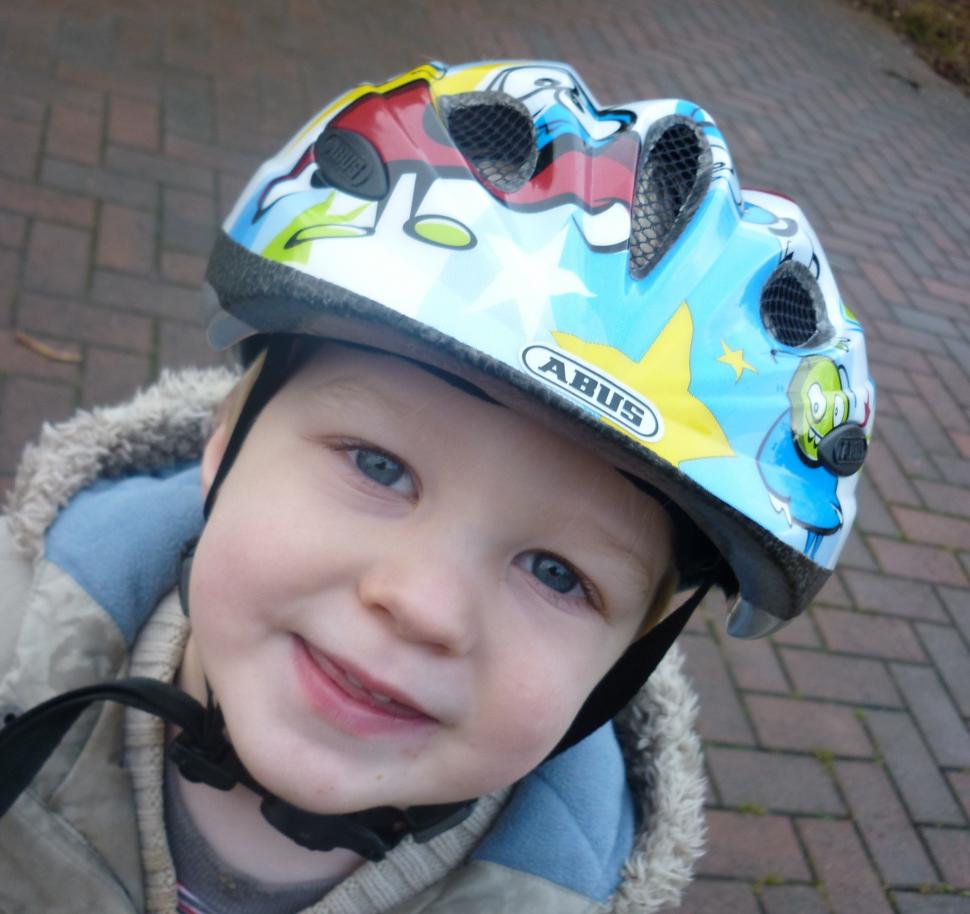 Review Abus Super Chilly kids helmet road.cc